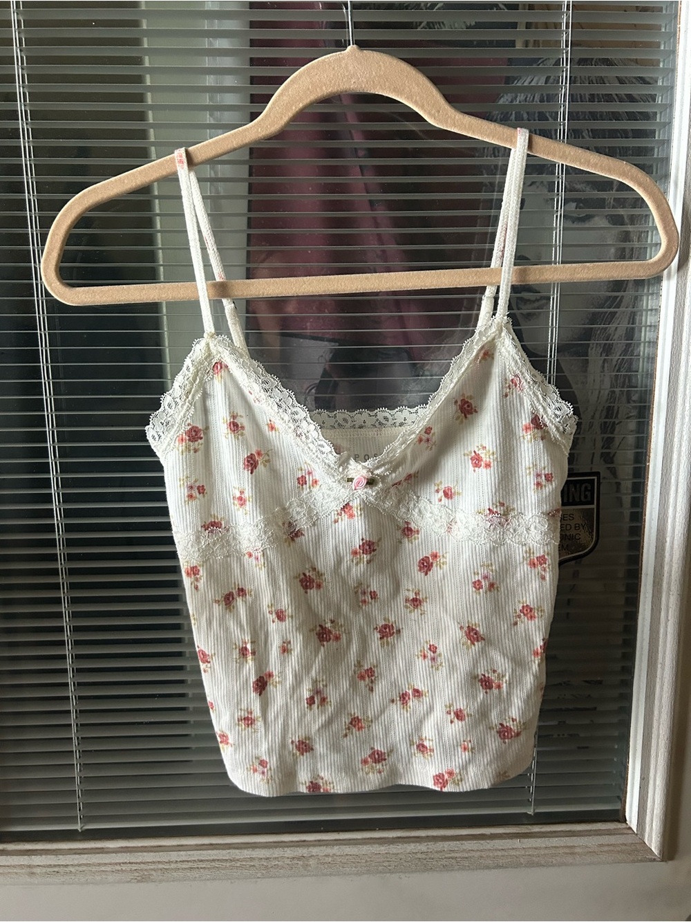 Aeropostale White Floral Lace-Trim Cami with Pink Roses
